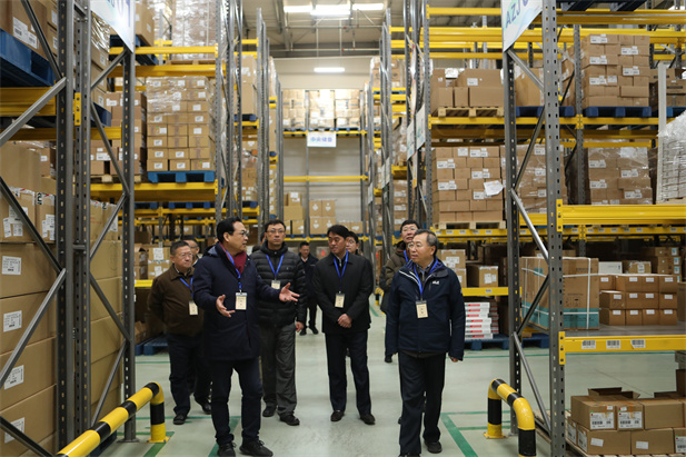 2020年1月24日上午，集团董事长、党委书记刘敬桢和副总经理胡建伟前往乐鱼(中国)一站式服务官方网站控股所属的乐鱼(中国)一站式服务官方网站器械北京物流中心，对疫情防控工作进行现场检查。.jpg