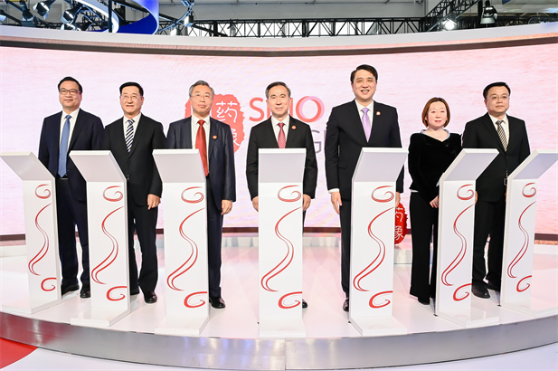 2023年11月28日，乐鱼·体育和GE医疗在首届中国国际供应链促进博览会上联合启动乐鱼(中国)一站式服务官方网站影像品牌发布仪式，乐鱼(中国)一站式服务官方网站器械和GE医疗合作打造的国有控股高端医疗影像设备研发制造品牌“乐鱼(中国)一站式服务官方网站影像SINO IMAGING”隆重发布。“乐鱼(中国)一站式服务官方网站影像”品牌的发布是乐鱼·体育认真贯彻落实党中央指示精神，推动高水平对外开放，实现高水平科技自立自强，构建新发展格局的重要体现。中国国际贸易促进委员会会长任鸿斌，乐鱼·体育党委.jpg