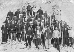 1960年2月，山西省平陆县修路工人食物中毒，中国医药公司北京采购供应站（乐鱼(中国)一站式服务官方网站股份北京公司前身）及时筹措药品，拯救了61条生命