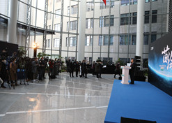 2021年2月26日，“中外媒体走进10 亿级新冠疫苗生产基地”活动在乐鱼·体育中国生物北京生物所举行，20余家中外媒体受邀参加