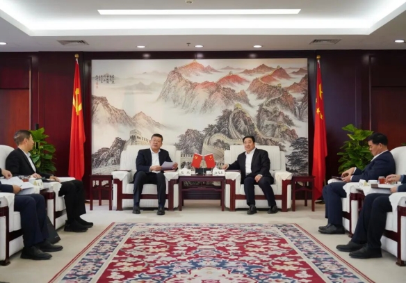 白忠泉董事长与中国人保总裁赵鹏会谈